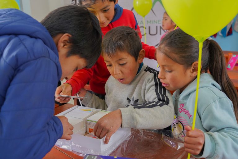 Lincuna entrega material lúdico para fortalecer la educación infantil. 2 DSC00257