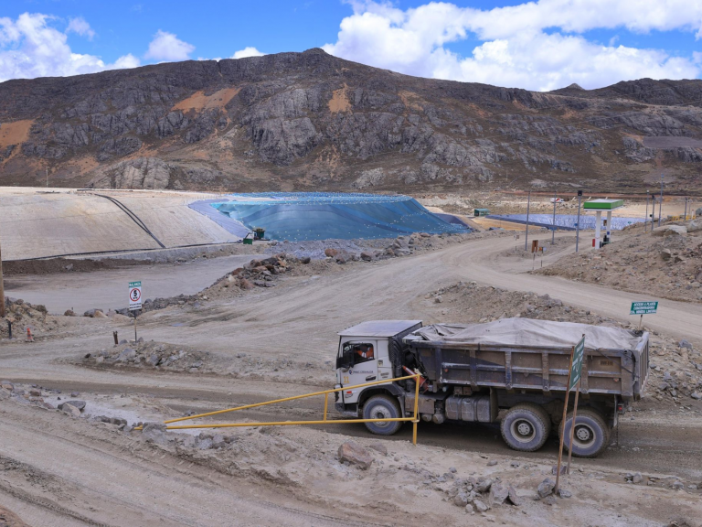 Viceministro de Energía y Minas visitó Lincuna 3 Summit (17)