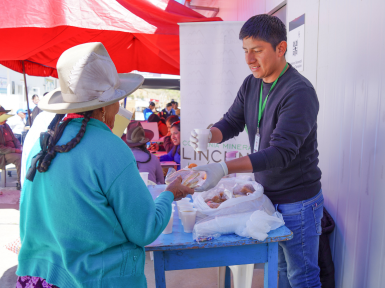 Lincuna realiza campañas de salud para más de 200 adultos mayores