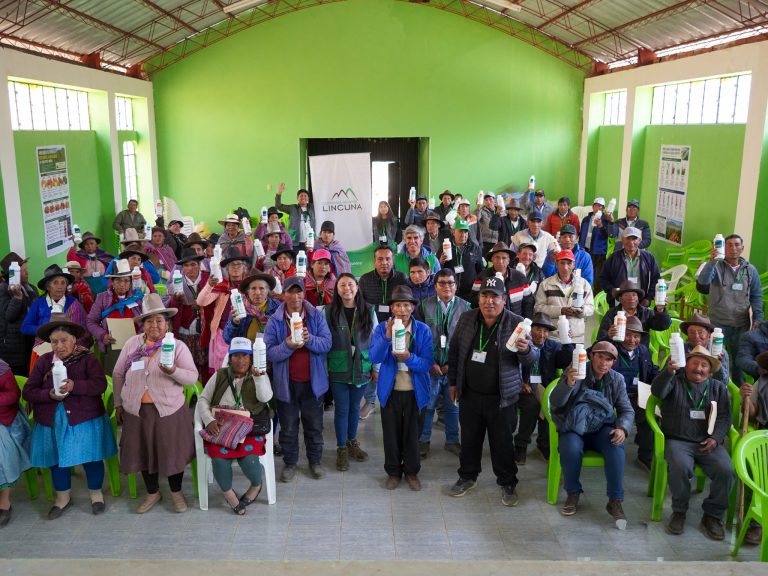 Lincuna capacita a los agricultores de Tian Ayllu para enfrentar las heladas y entrega insumos agrícolas